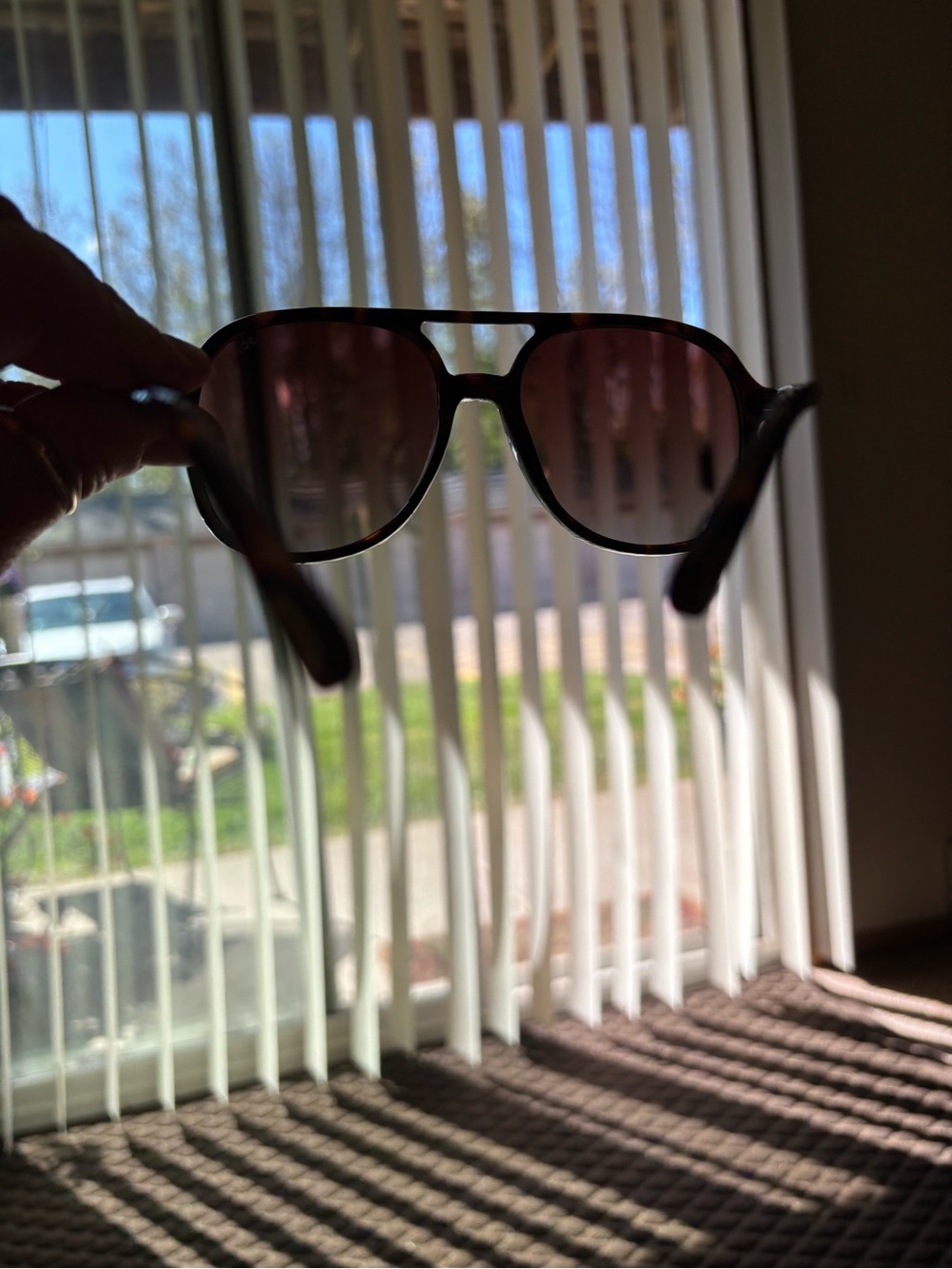 SOJOS Gradient Tortoise Shell Sunglasses - Picture 4 of 9